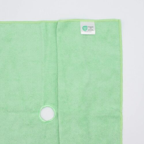 Reusable floor cloth with opening